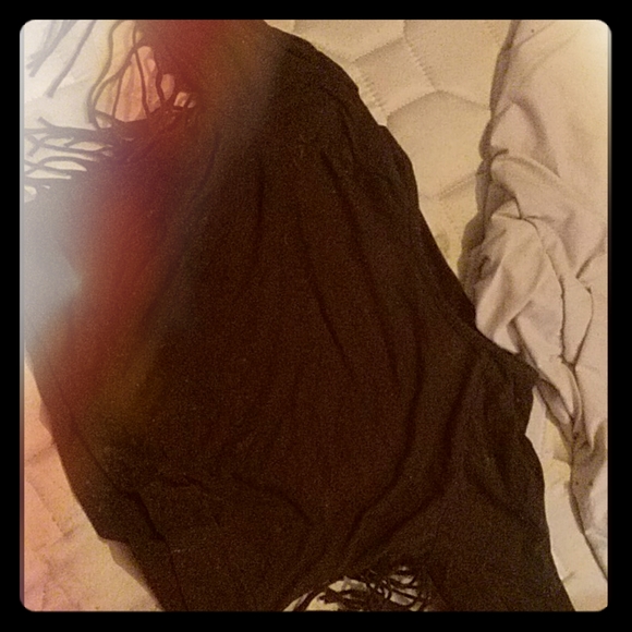 A shirt/crop top - Picture 1 of 1